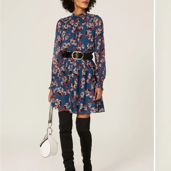 Dresses & Skirts - Peter Som Long Sleeve Short Dress